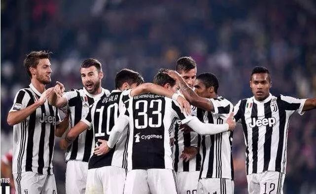 创历史，埃因霍温是首支正式比赛在安菲尔德打进3球的荷兰球队（历史首例！埃因霍温成首支在安菲尔德正式赛攻入3球的荷兰队）