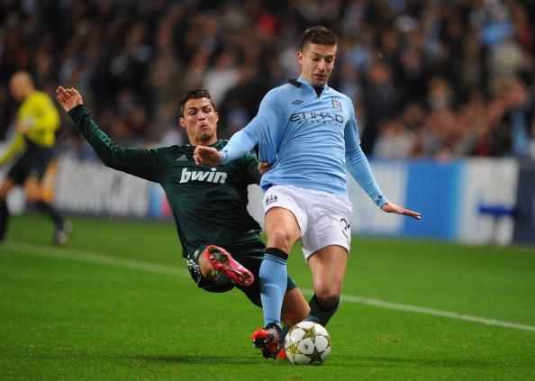 每体：孔德本赛季状态不佳，伊尼戈离队后巴萨防线表现不稳（每体：孔德状态低迷，伊尼戈走后巴萨后防稳定性下滑）