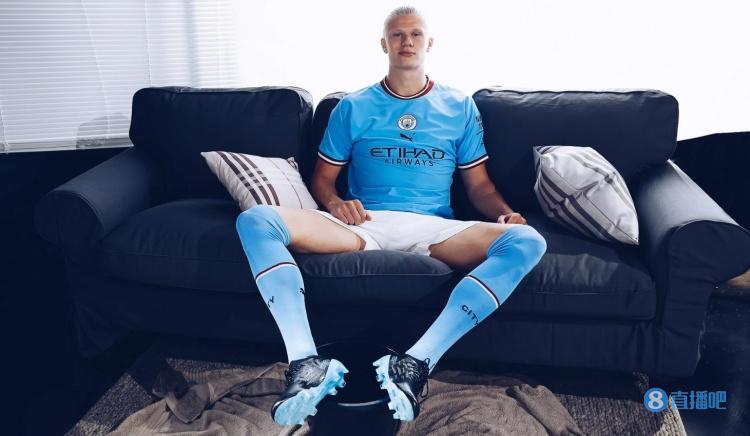 里贝里社交媒体分享与齐达内合照