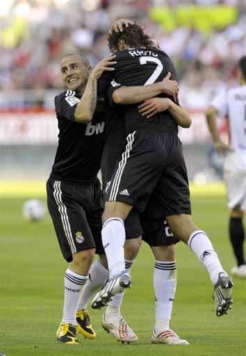 意大利杯尤文2-0乌迪内斯晋级，乔纳森-戴维、洛卡特利建功（意大利杯：尤文2-0淘汰乌迪内斯，乔纳森-戴维与洛卡特利携手破门晋级）