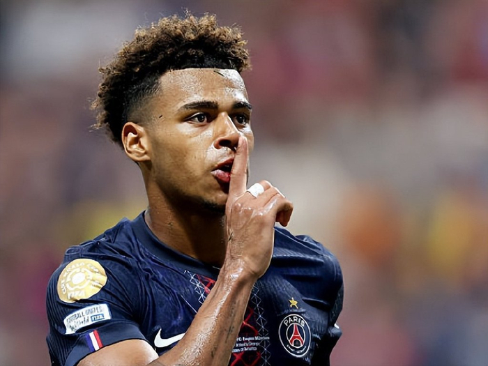 阿斯：范戴克与利物浦续约前曾联系皇马，但遭到皇马方面拒绝（阿斯：范戴克续约利物浦前曾接触皇马，遭对方拒绝）