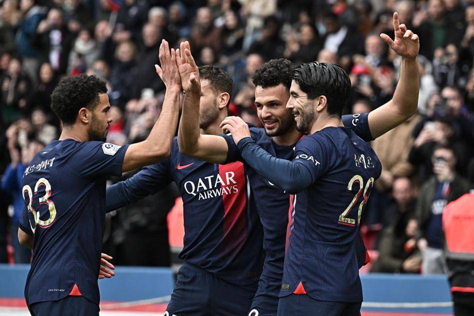 埃贝尔：不理解关于诺伊尔的争论，本赛季他一直是我们的支柱（埃贝尔：对诺伊尔的争议难以理解，本季他始终是球队支柱）