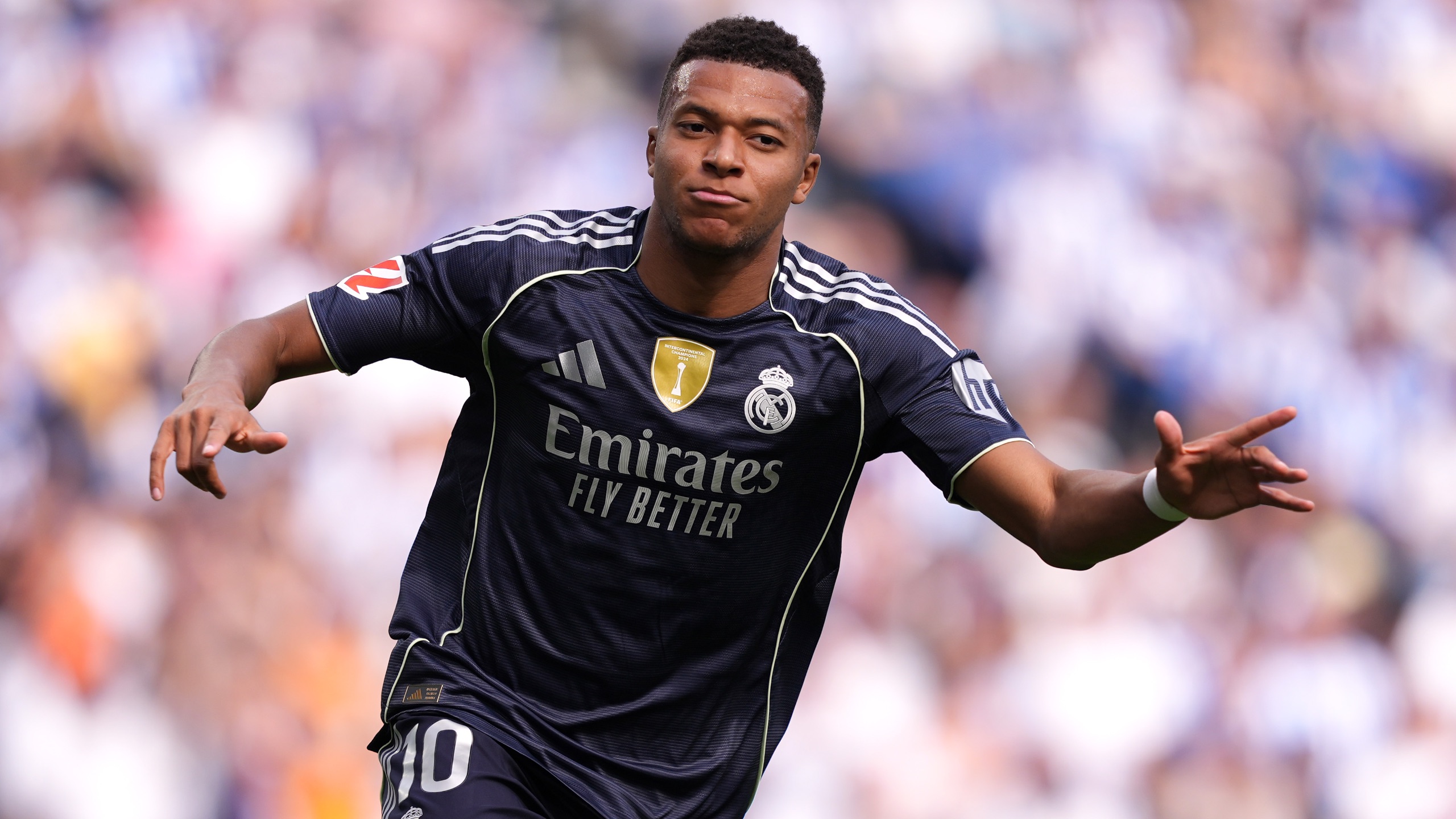 魏祥鑫：我还不是“全村的希望”，争取能踢出来在欧洲立足（魏祥鑫：离“全村的希望”还早，目标是在欧洲站稳脚跟）