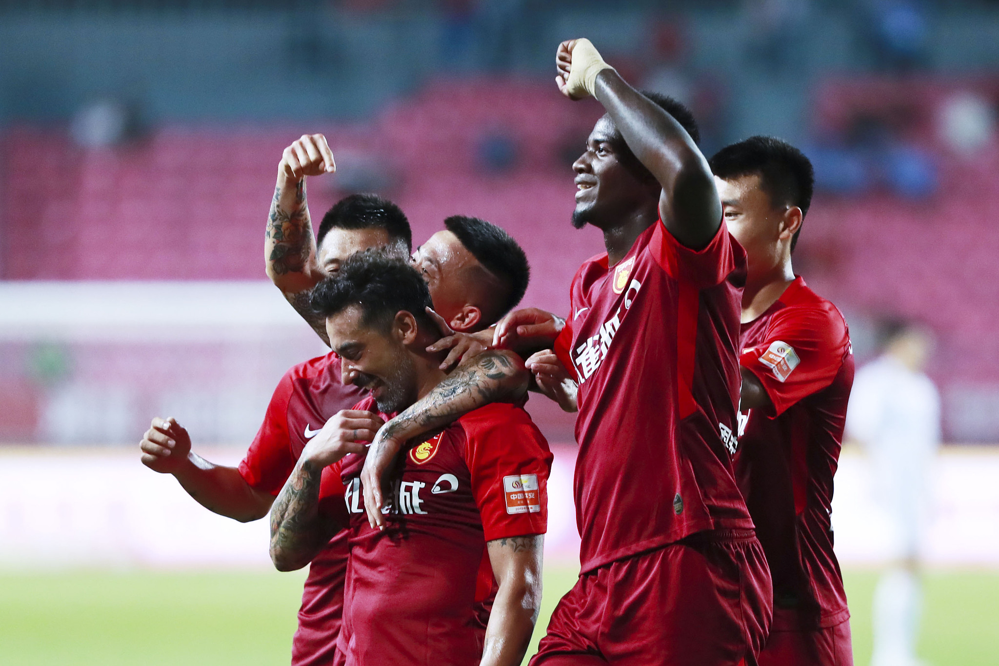 利桑德罗有望火线复出，或进入曼联对阵埃弗顿名单（利桑德罗有望提前回归，或入选曼联战埃弗顿大名单）