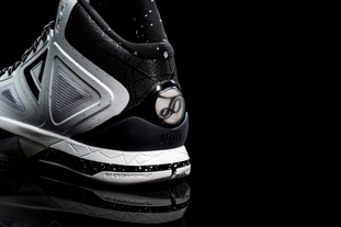 双双无缘，喀麦隆是参加世界杯最多的非洲队，尼日利亚赢球最多（双双出局：非洲世界杯出场最多为喀麦隆，胜场最多属尼日利亚）