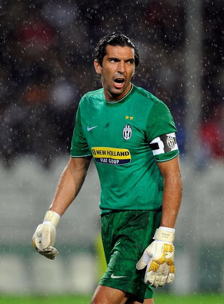 日职联战报：两队屡失良机，东京绿茵0-0福冈黄蜂