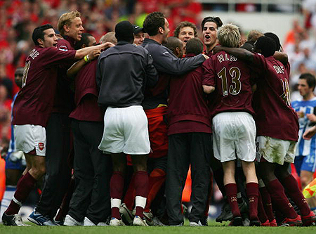 米兰双雄完成收购圣西罗球场及周边地块，新球场容量超7万人（AC米兰与国际米兰敲定收购圣西罗及周边地块，新球场可容纳逾7万人）