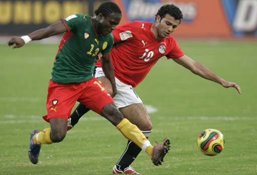 RMC：巴黎大巴被毕包球迷石块袭击，所幸并无人员受伤（RMC：毕包球迷向巴黎大巴投掷石块，所幸无人受伤）