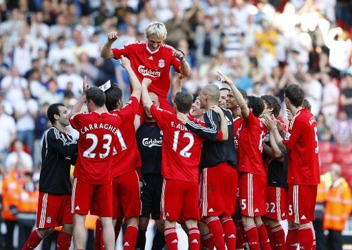 大连英博祝贺重庆铜梁龙冲超：祝愿贵俱乐部在中超再创佳绩（大连英博恭贺重庆铜梁龙晋级中超，预祝贵俱乐部在顶级联赛再创辉煌）