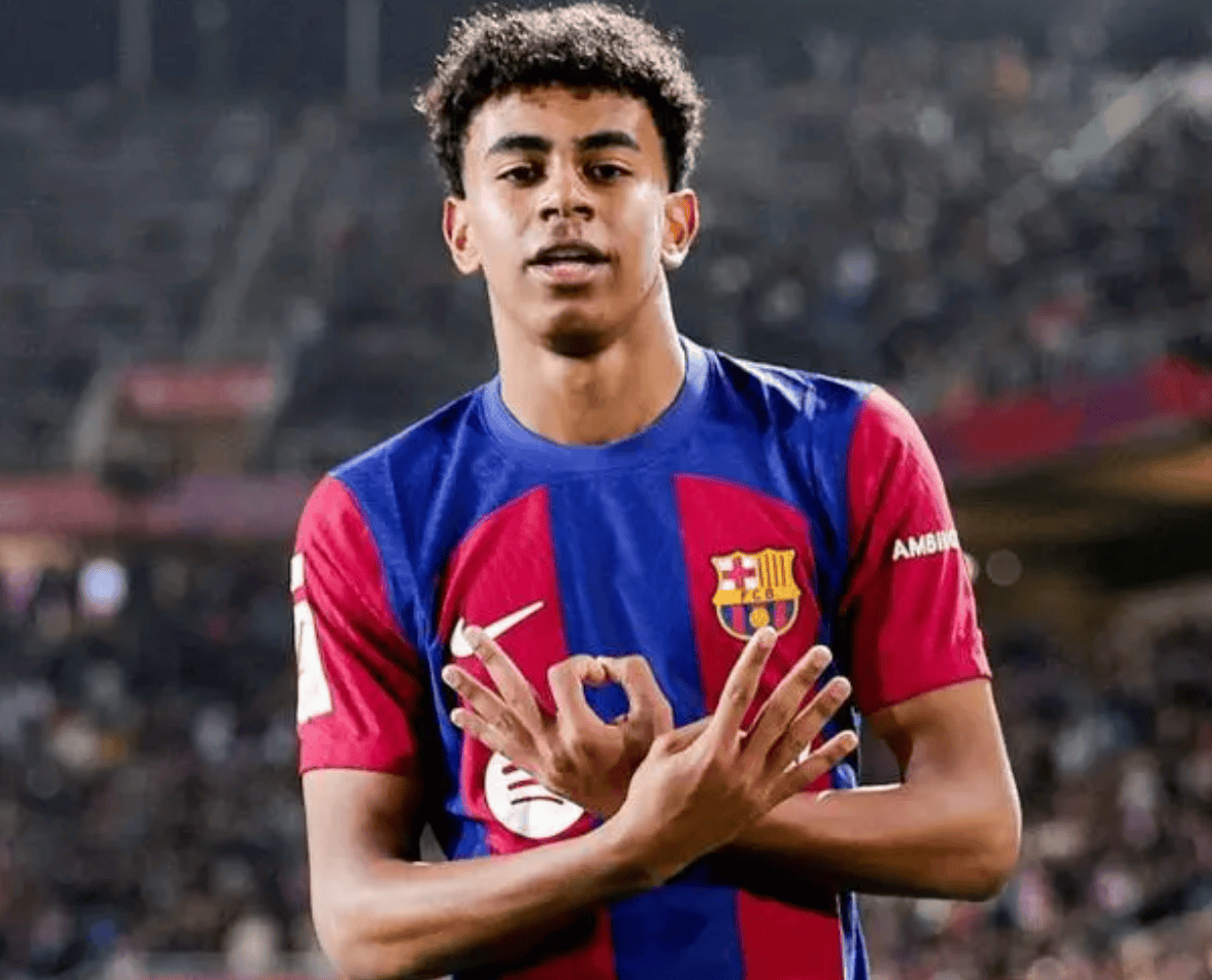 皇马新草坪首秀！伯纳乌迎战塞尔塔，顶级草皮能否助力球队延续辉煌？（伯纳乌全新草皮首演：皇马迎战塞尔塔，绿茵升级能否助球队续写辉煌？）