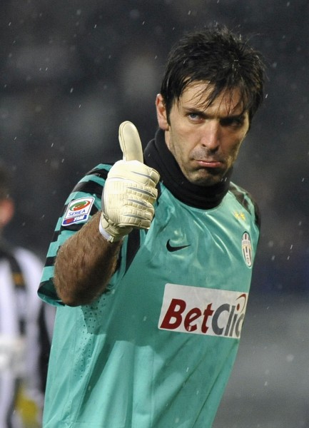 黄雅琼&刘雨辰今日大婚！马龙、王楚钦、樊振东等人送上祝福（黄雅琼与刘雨辰今日喜结连理，马龙王楚钦樊振东等纷纷送祝福）