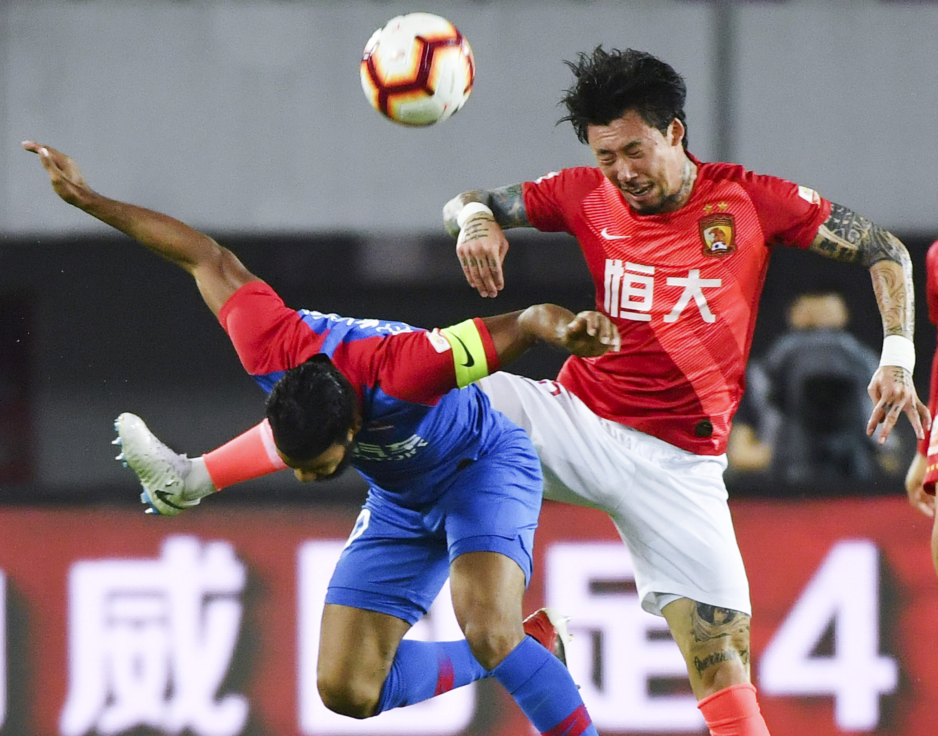 2025／26赛季英超：亚特兰大可以半价出售埃德森，曼联冬季转会期的机会来了吗（曼联冬窗良机？亚特兰大或半价放走埃德森，剑指2025／26英超）