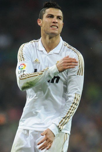 传奇！老将阿斯帕斯西甲400场里程碑之夜送助攻斩皇马（里程碑之夜！阿斯帕斯西甲第400场送助攻，助队击败皇马）