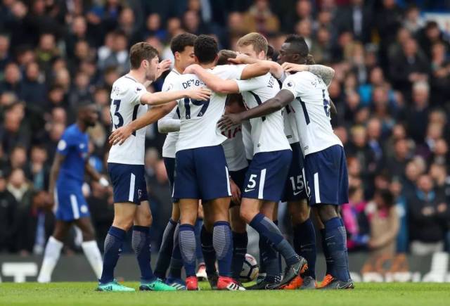 世体：拉什福德因重感冒仍未参加合练，周六能否出战存疑问（世体：拉什福德重感冒仍未随队合练，周六出战成疑）